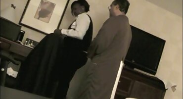 xxx teen Cô gái da trắng đầu hàng nhà phim sex trâm anh sản xuất da đen để vào video.